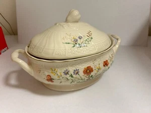 MIKASA MARGAUX SOUP TUREEN / VEGETABLE SERVER with spoon slot - Picture 1 of 3