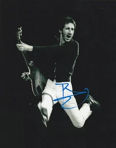 PETE TOWNSHEND SIGNED THE WHO CONCERT 8X10 - Picture 1 of 1