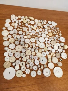 Knopf Konvolut 240+ Stück Weiß und Cremes sortiert Vintage & Antik - Bild 1 von 15
