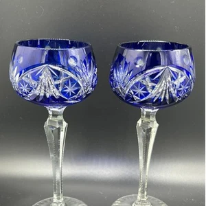 Vintage 2-teiliges Set böhmischer Schliff auf klar blau hohe runde Weingläser Kelche - Bild 1 von 6