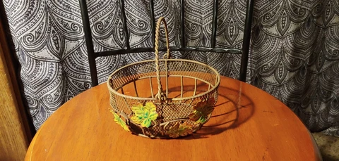 Vintage Wire Leaf Basket movable handle Cover