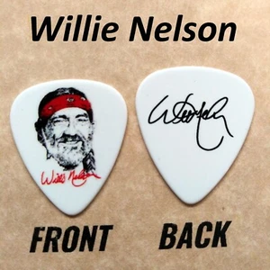 1 Willie Nelson Classic country legend novelty signature guitar pick (Q-R17) - Picture 1 of 1