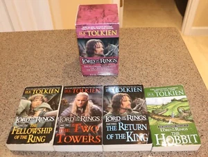 The Lord of the Rings & the Hobbit set of 4 Paperbacks by J.R.R. Tolkien - Foto 1 di 14