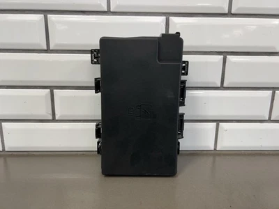 Caja de fusibles de motor bajo capó Hemi 16-17 Jeep Grand Cherokee 5,7 L P68253442AB Foto 1 de 4