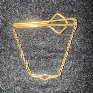Vintage SWANK Gold Tone Tie Clip Clasp Bar With Chain Patent 1665995 - Picture 1 of 7