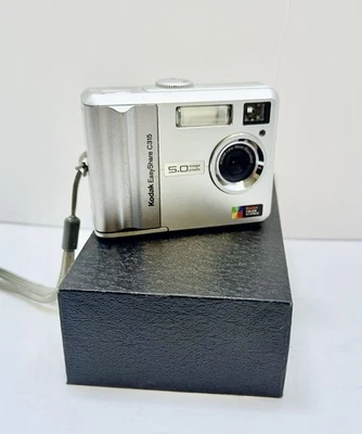 Cámara digital Kodak EasyShare C315 5,0 MP - plateada Foto 1 de 4