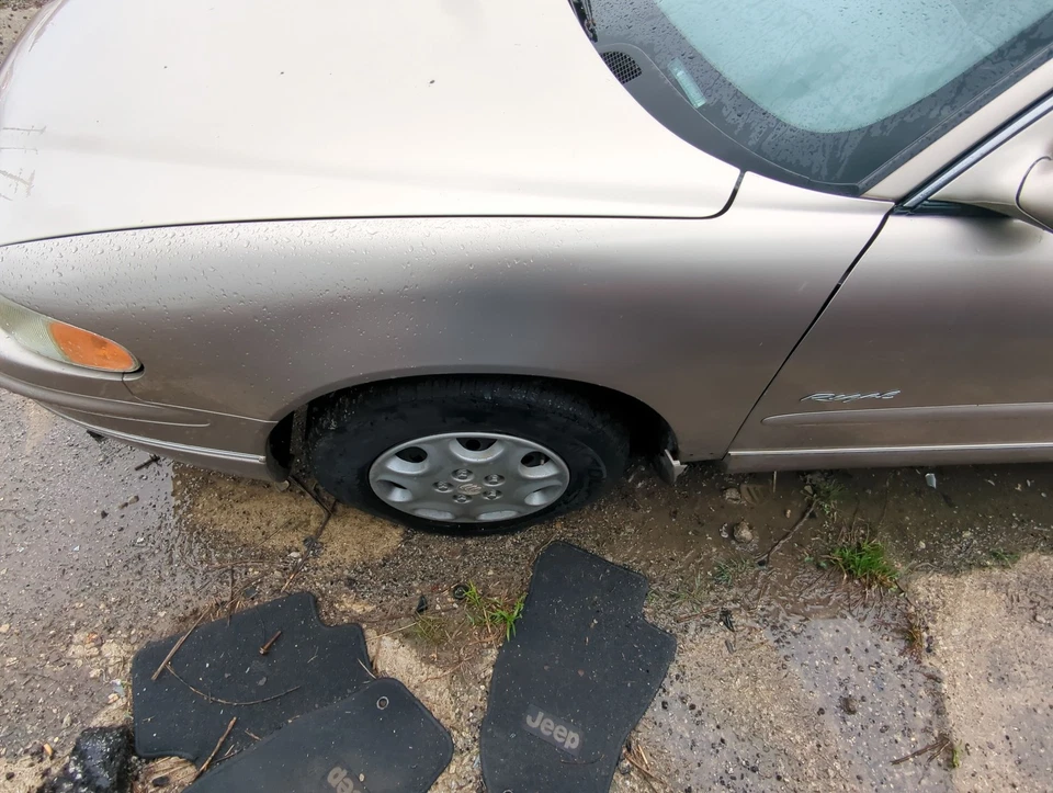 Guardabarros conductor Buick Regal 1997-2004 YE39C Foto 1 de 1