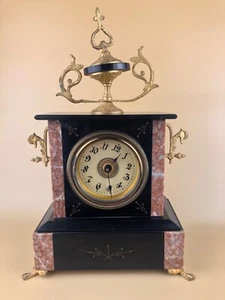 Orologio da tavolo e candelabri XX secolo. Bronze antique. - Foto 1 di 11