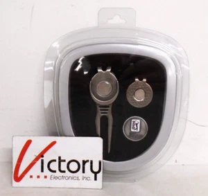 NUOVO CMC Golf Regali Personalizzati Divot Tool Cap Clip & Ball Marker Set | Porta Marcatori - Foto 1 di 9