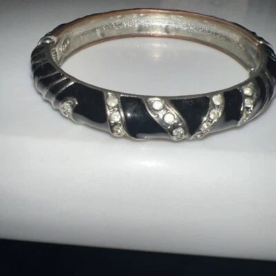 Cookie Lee Vivi Black Enamel Coated Shiny Clasp Round Bangle Bracelet Pre-Owned Foto 1 de 4