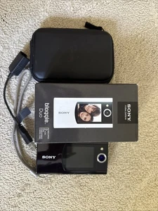 SONY Bloggie Duo 5.1MP Camcorder 4GB Dual Screen MHS-FS2 Violet W/ Box & Case - Picture 1 of 1