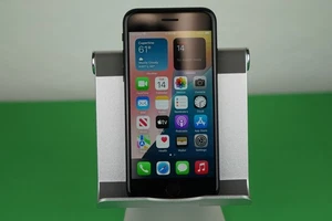 Apple iPhone SE (2022) - 64 GB - Midnight (Cricket Wireless) - Imagen 1 de 8