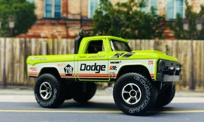 Dodge Power Wagon 70 personalizado intercambiado rueda verde Mopar 1:64 caja diorama envío Foto 1 de 4