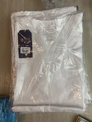 Revolution by Cherokee Workwear Women's V-Neck Solid Scrub Top White XL NEW - Image 1 of 4