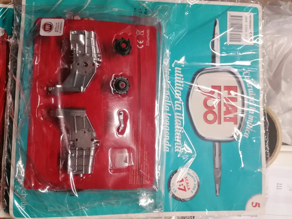 COSTRUISCI LA MITICA FIAT 500  HACHETTE Scala 1:7 Uscita N 5 - Immagine 1 di 1