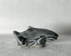 Galletas vintage Wade Whimsies adorno de porcelana BLUE BALLENA vida marina Tom Smith - Imagen 1 de 7