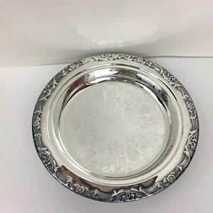 Vassoio tondo vintage placcato argento bordo floreale scorrito piede inciso 13" - Foto 1 di 8