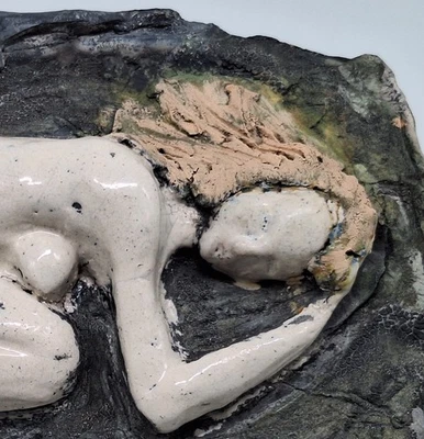 Escultura de arte de estúdio, mulher dormindo nua figura de alívio fetal modernista não assinada - Imagem 1 de 4