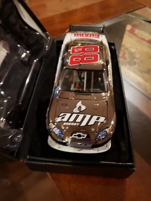 Dale Earnhardt Jr. 2009 Amp Energy/Guardia Nacional 1:24 White Gold Elite 25/04 Foto 1 de 4