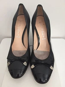AUTHENTIC ITALY CASADEI BLACK LEAHTER W/ PATENT TOE & BOW 3" PUMPS 37 7 - Picture 1 of 7