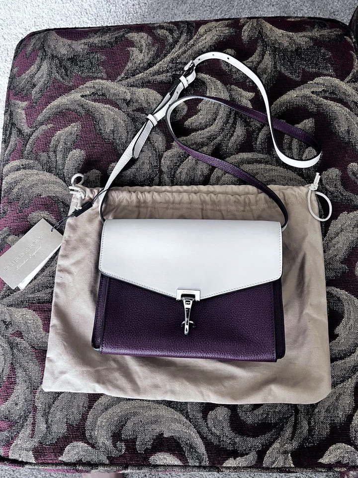 Bandolera Burberry Derby piel de becerro bicolor pequeña Macken rojo caoba piedra caliza Foto 1 de 4