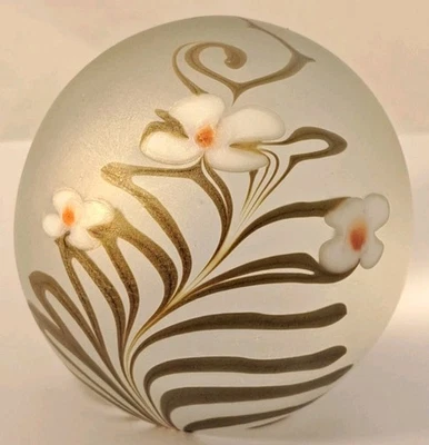 Vintage Signed Vandermark Floral Iridescent Art Glass Paperweight 1979 NICE - image 1 of 4