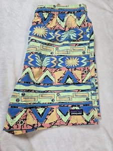 B23 NWT Patagonia Kids Baggies Shorts 5" Lined-High Hopes Geo-Salamander Green - Picture 1 of 9