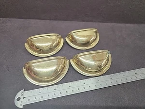 4 Vintage massiv Messingguss Apotheker Schublade Ziehgriffe Halbmond Tasse Mehlbehälter - Bild 1 von 6