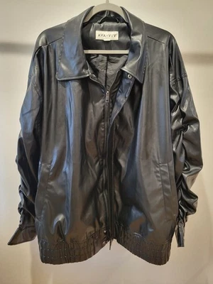 Chaqueta de cuero sintético Ava & Viv forrada manga acanalada cremallera completa cuello negra 4X Foto 1 de 4