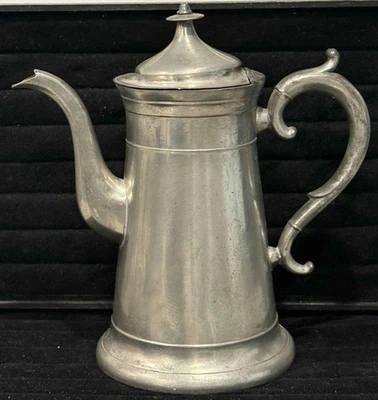 Antigua cafetera o tetera de faro de peltre americano, c. 1830 Foto 1 de 4