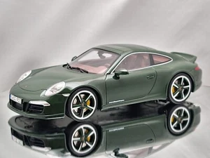 Coche modelo de resina verde GT Spirit Porsche 911 (991) Club Coup Brewster 1:18 - Imagen 1 de 16