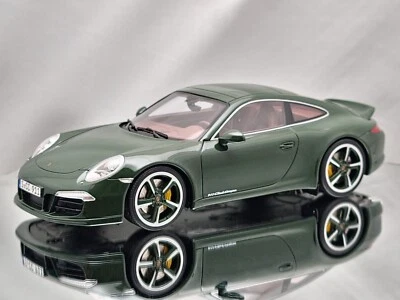 Carro modelo GT Spirit Porsche 911 (991) Club Coup Brewster resina verde 1:18 - Imagem 1 de 4