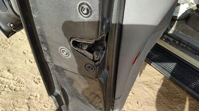 1992-1999 Chevy Suburban Driver trava da porta traseira esquerda com hastes/cabos OEM traseira - Imagem 1 de 4