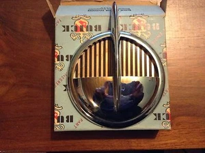 52 Buick Road Master 1951 guardabarros agujero de puerto adorno emblema nuevo bonito - Imagen 1 de 9