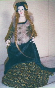 Stoffkunst Puppenmuster "Maid Marion" von Sandy Pine - Bild 1 von 2