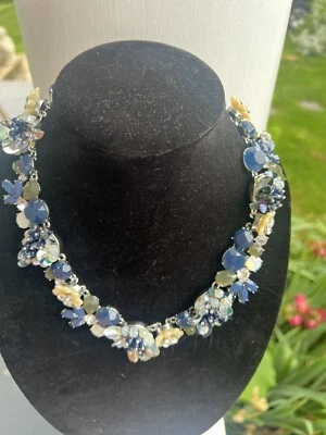 PRECIOSO Collar Talbots Floral Tono Plata Azul Crema Usar con Jeans Foto 1 de 4