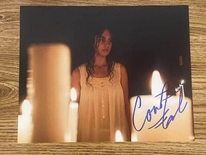 Courtney Eaton handsigniertes 8x10 Yellowjackets Foto Lottie Matthews - Bild 1 von 2