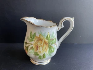ROYAL ALBERT CREAMER BONE CHINA ENGLAND VINTAGE Yellow Tea Rose - Bild 1 von 4