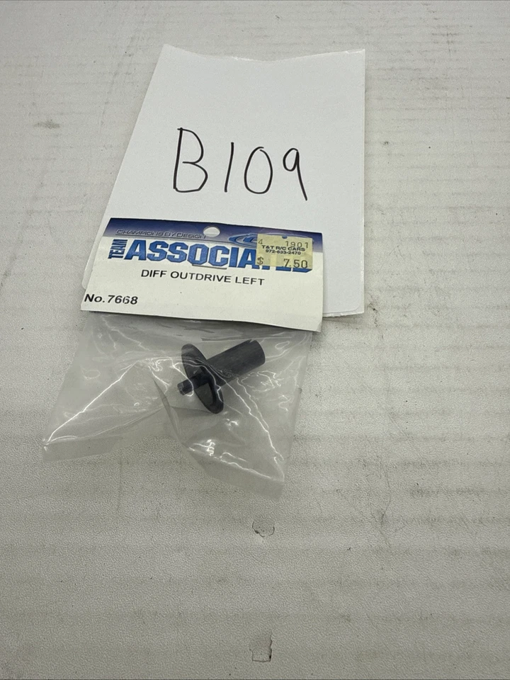 Vintage Team Associated Left Diff Outdrive T2 7668 - Image 1 of 1