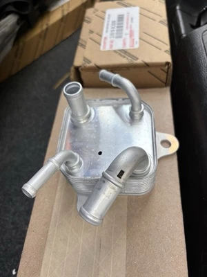 Оригинальный масляный радиатор трансмиссии 2022-2025 Tundra Sequoia - Изображение 1 из 4