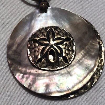 Coldwater Creek Sand Dollar Medallion Shell Necklace 19-21” Adjustable Oval - Изображение 1 из 4