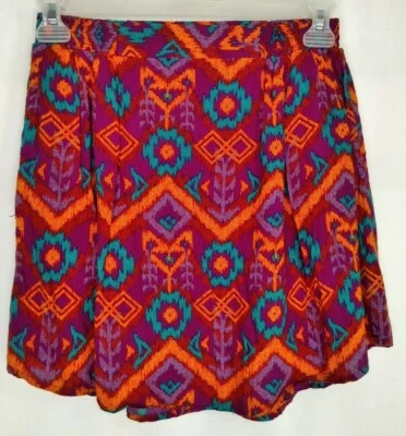 Saia curta Kavu multicolorida padrão asteca tamanho pequeno em excelente estado usado - Imagem 1 de 3
