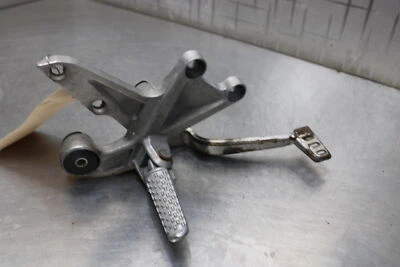 08-11 Honda CBR 1000RR Right Rearset Peg Bracket  Foto 1 de 4