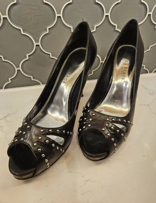Zapatos de tacón White House Black Market WHBM Alice de cuero negro con tachuelas talla 9M Foto 1 de 4
