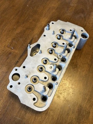 Culata Fiat 600 - 100D000. Buen estado Foto 1 de 4