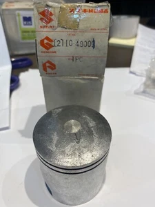 NOS NEW SUZUKI piston 12110-48001 STD 1971-80 TS TC 125 - Picture 1 of 4