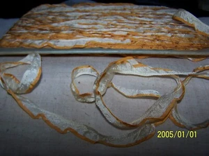 Antique all silk ruffled ribbon. Early 20th century. Cream and yellow color. N°704 - Picture 1 of 7