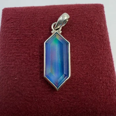 Collar de plata esterlina 925 ópalo aurora de laboratorio ópalo facetado doblete colgante de plata Foto 1 de 4