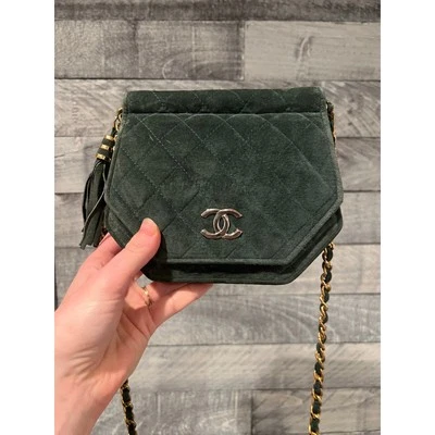 Bolso Chanel Vintage CC Gamuza Verde Bijoux Cadena Solapa Usado Foto 1 de 4