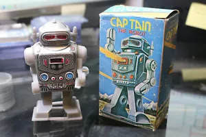 Captain The Robot Vintage Wind Up Walking Robot Toy MTU Korea Tin Toy with Box - Picture 1 of 12